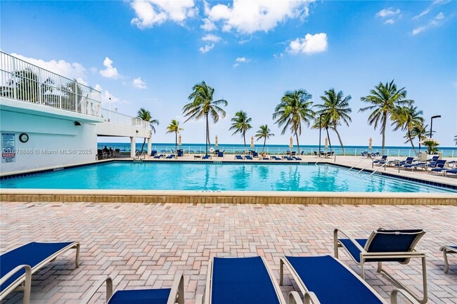 Building Photo - 2201 S Ocean Dr