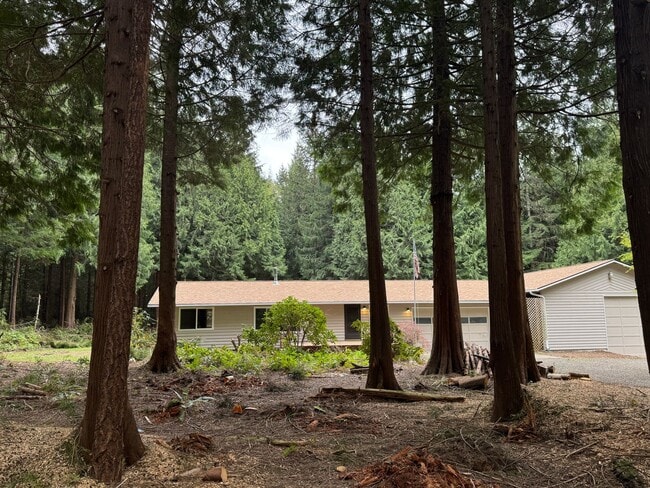 Building Photo - Cozy one story home on beautiful close to town acreage.