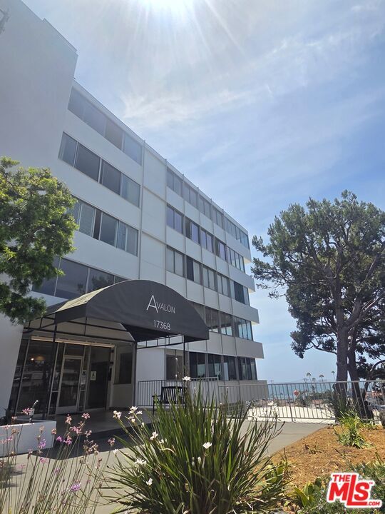 Building Photo - 17368 Sunset Blvd