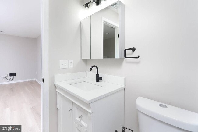 Building Photo - 20527 Shadyside Way