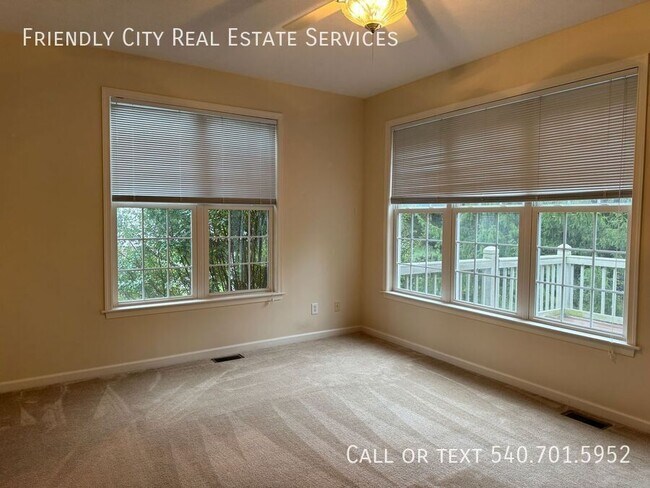 Building Photo - Beautiful Duplex at Spring Oaks