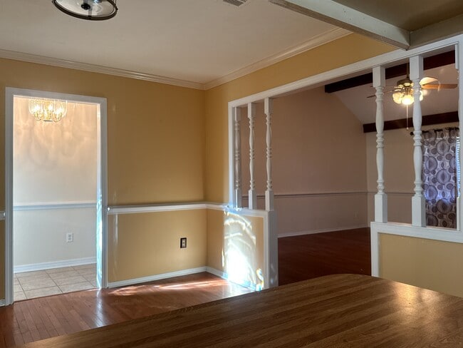 Building Photo - 405 Harvest Dr