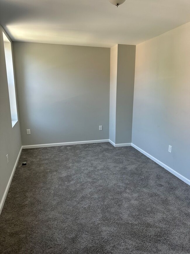 Building Photo - Brand New Renovation! Open Floor Plan! W/D...
