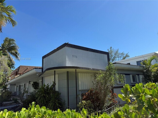 Building Photo - 1176 Marseille Dr