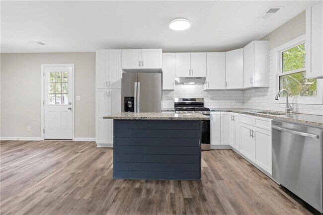 Building Photo - 33 Smyrna Powder Springs Rd SE