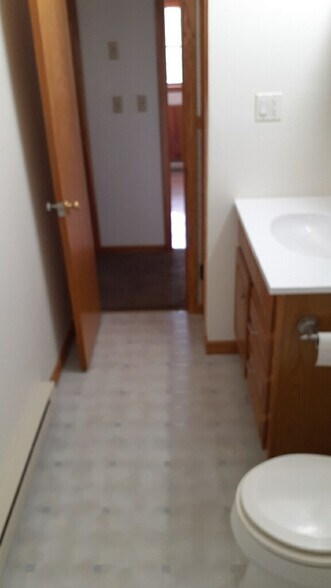 Main Bathroom - 90 Water St