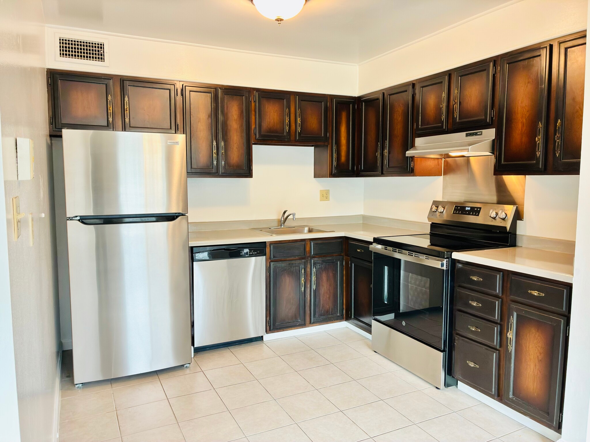 Kitchen - 247 20th Ave