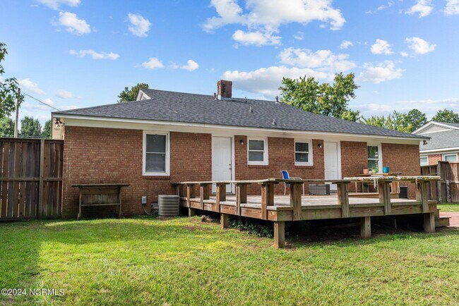 Building Photo - 1309 Willow St
