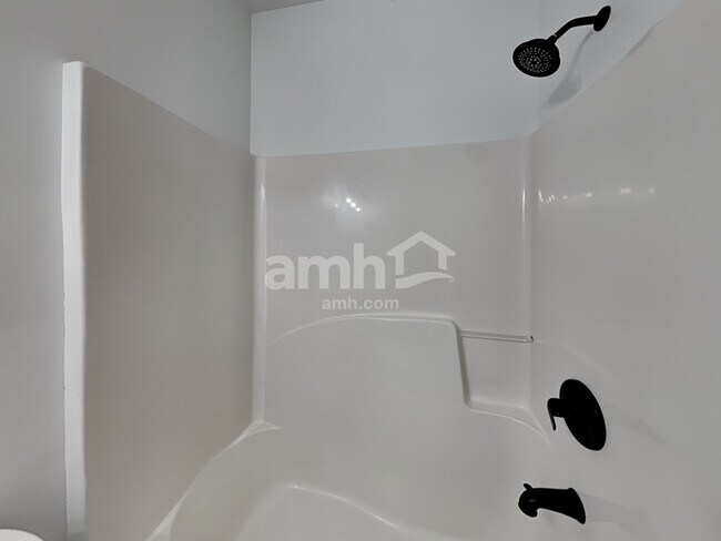 Building Photo - 383 Vine Mountain Way