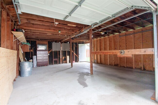 Building Photo - 3144 Gordan