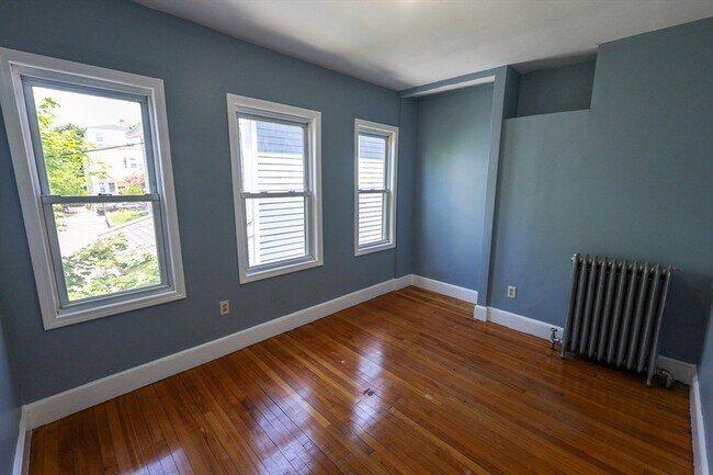 Building Photo - 7 Gayland St