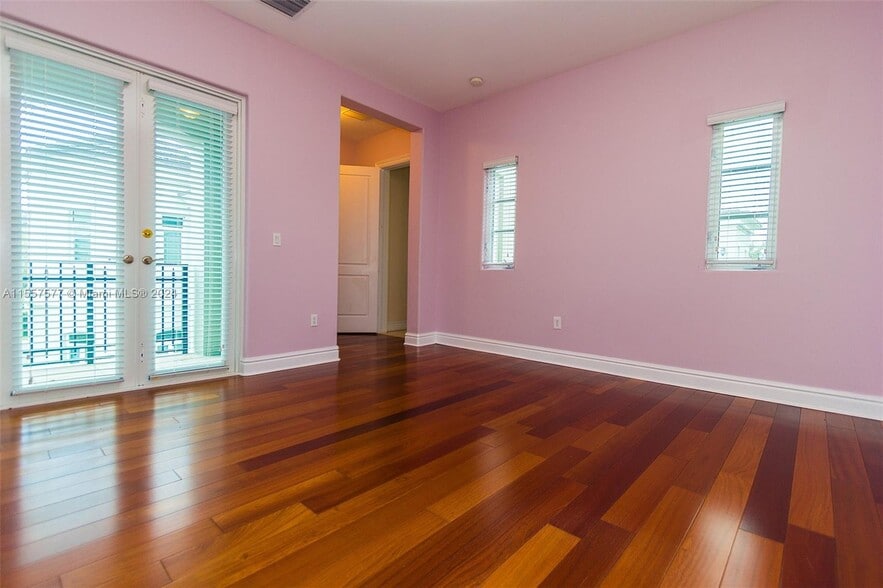 Building Photo - 10170 SW 75th Pl