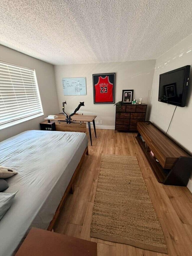 Building Photo - 301 SE 3rd St