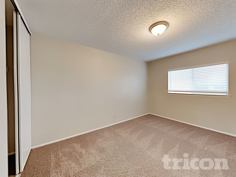 Building Photo - 4827 Fern Lake