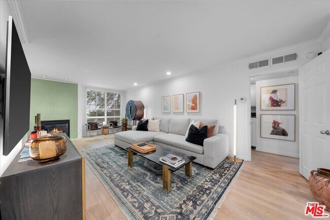 Building Photo - 927 Kings Rd