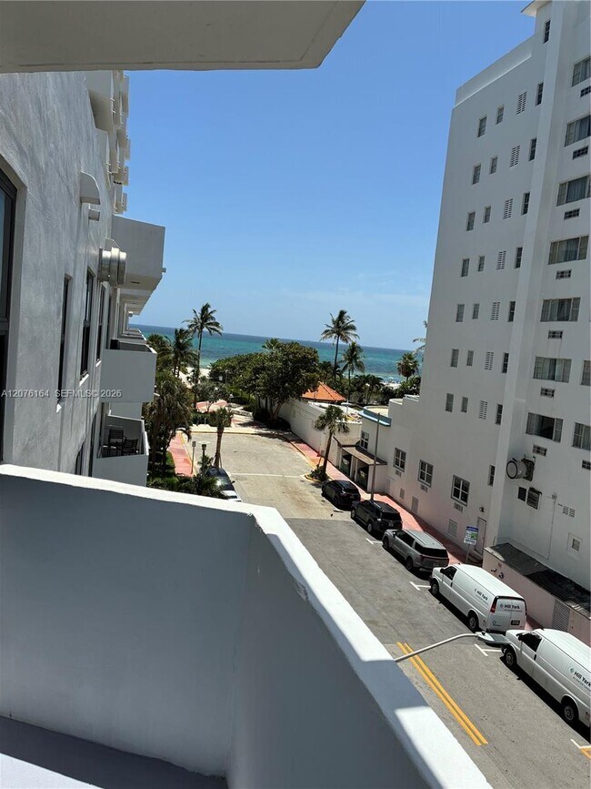 Building Photo - 4301 Collins Ave