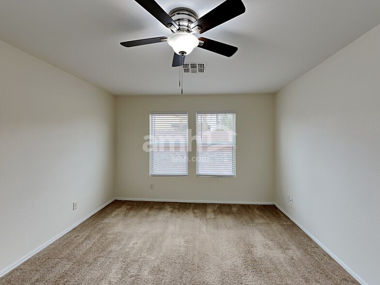 Building Photo - 3631 E Foxtrotter Rd