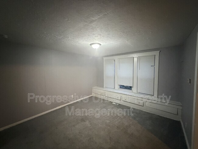 Building Photo - 10602 Earle Ave