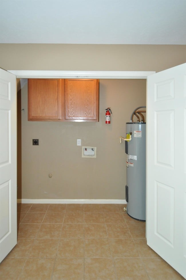Building Photo - 21465 W Wallis Dr