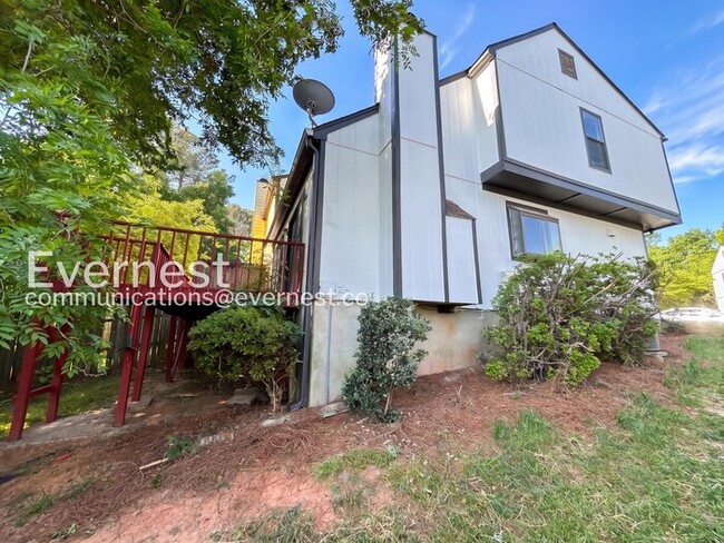 Building Photo - 1174 Ridgecrest Ln SE