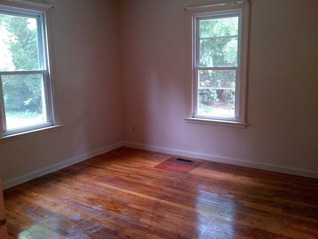 Building Photo - 1412 N Kinser Pike
