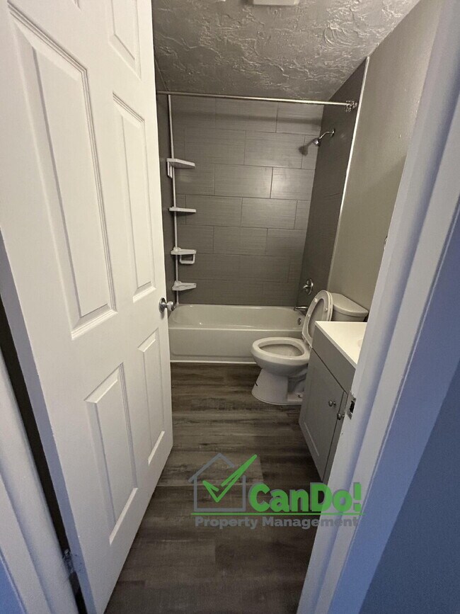 Building Photo - Fully remodeled 2 bedroom/1 bathroom apartment for rent in Blackfoot!