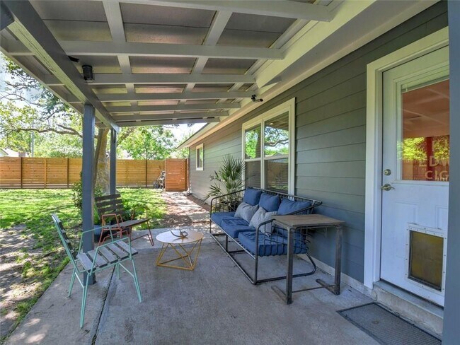 Building Photo - 6605 Clubway Ln