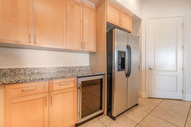 Building Photo - Modern Condo Living with Luxury Finishes in a Gated Community!