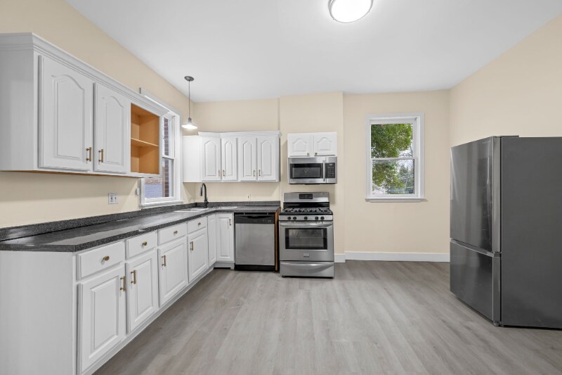 Building Photo - 4935 Hummelsheim Ave