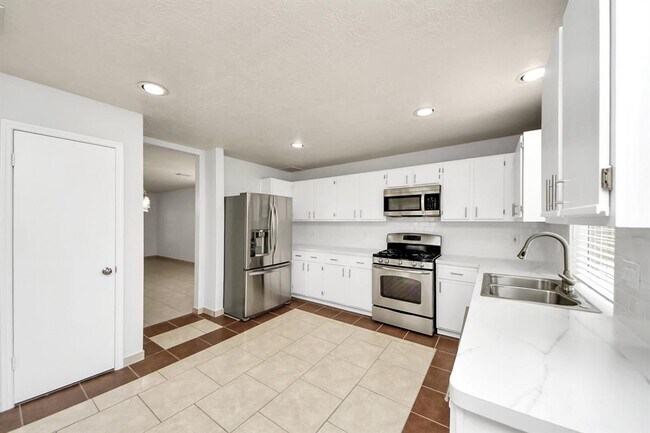 Building Photo - 4310 Lucas Trace Ct