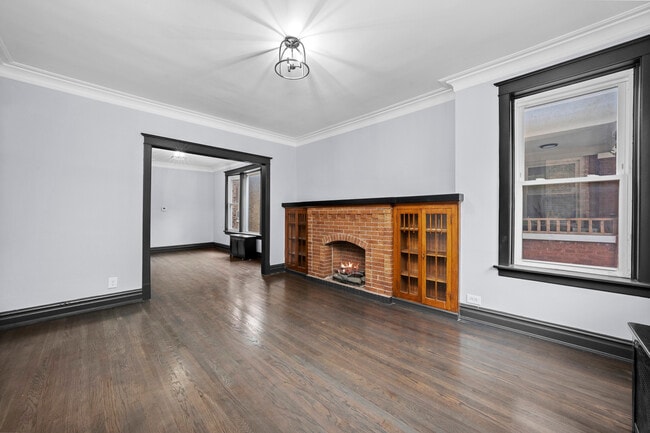 Building Photo - 6423 S Maplewood Ave