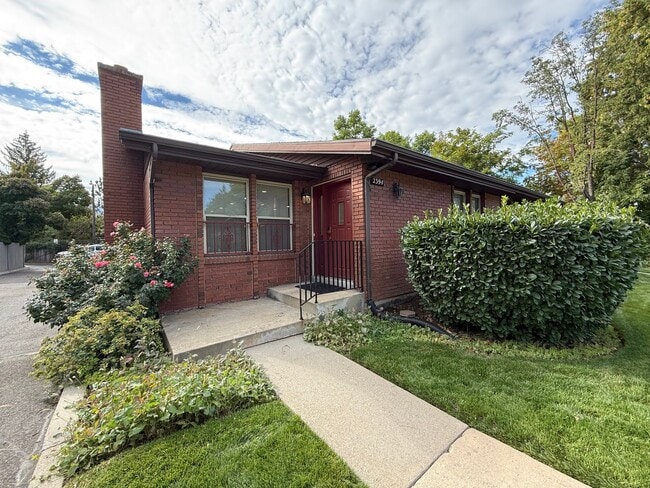 Primary Photo - Beautifully Updated Home in Holladay