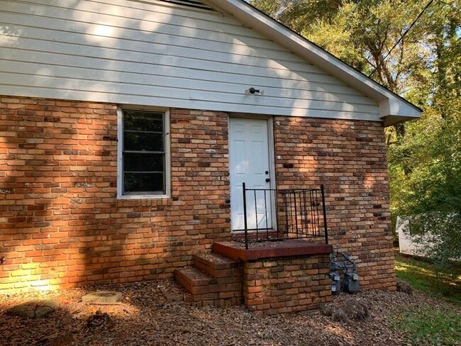 Building Photo - 2229 S Milledge Ave