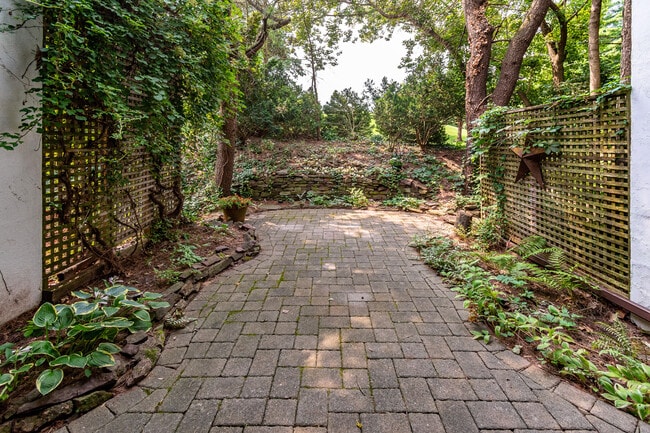 Building Photo - 9 Arden Way