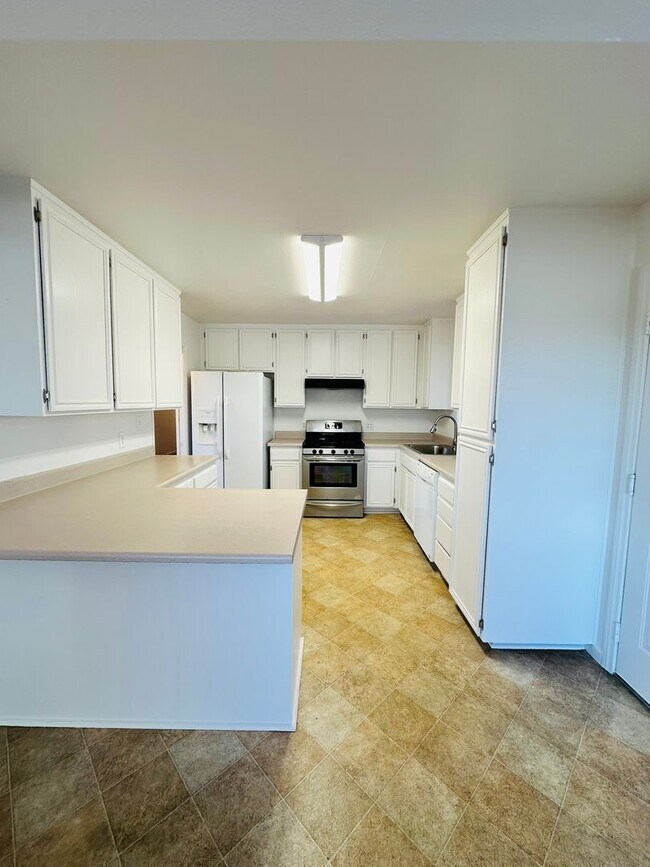 Building Photo - 7370 Minerva Dr