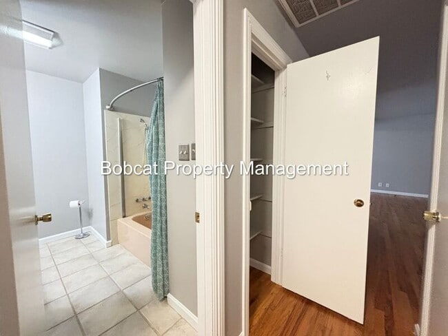 Building Photo - 708 Highland St