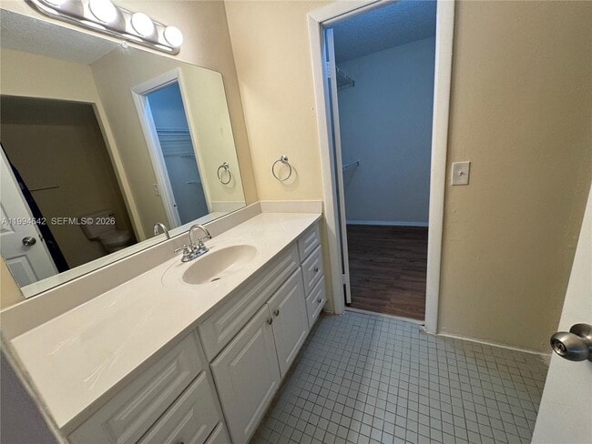 Building Photo - 14830 Naranja Lakes Blvd