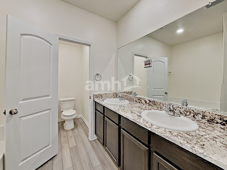 Building Photo - 7934 Cactus Plum Dr