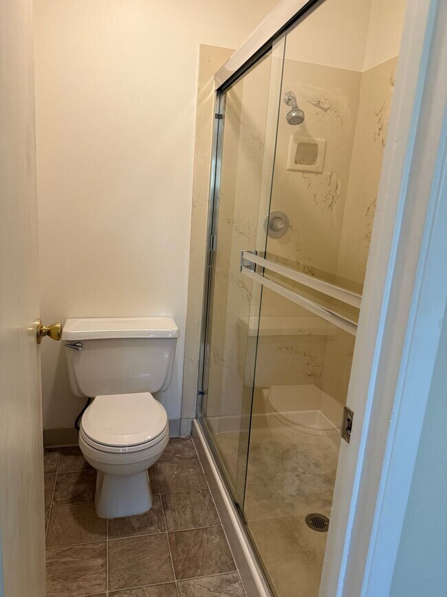 Building Photo - 1489 St James Pky