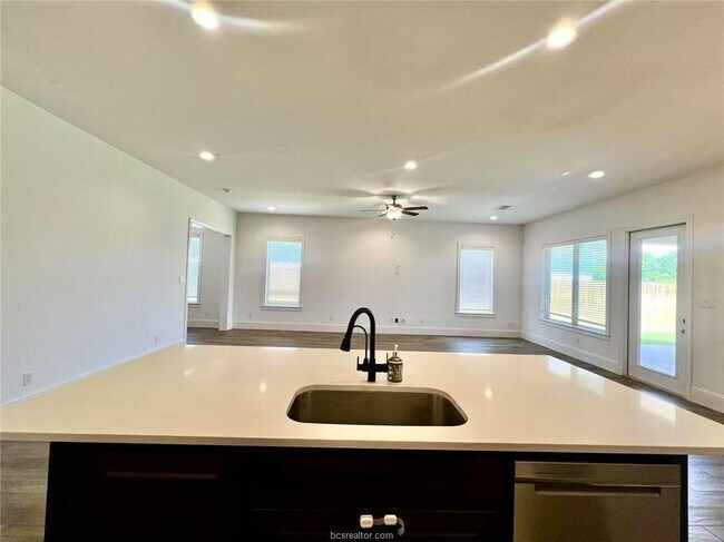 Building Photo - 3903 Eskew Dr