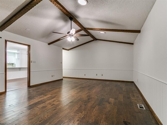 Building Photo - 309 Kingsbury Dr