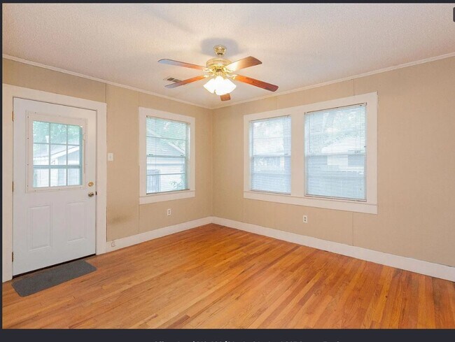Building Photo - Mid City Beauty for Lease