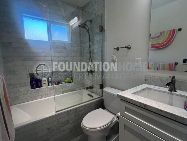 Building Photo - 643 Tanbark Terrace