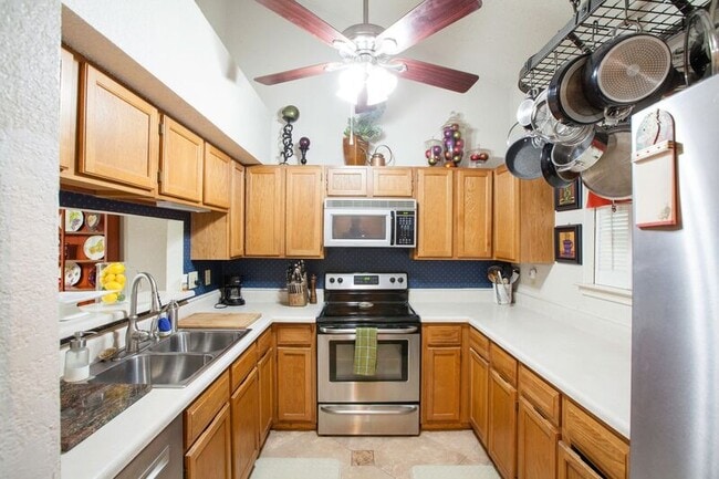 Building Photo - 2902 Post Oak Dr