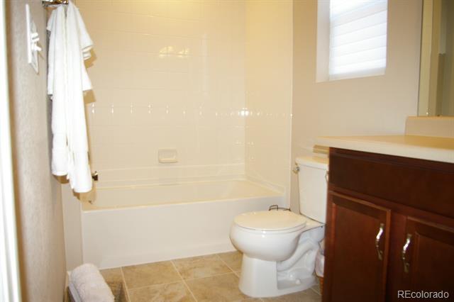 Building Photo - 2811 Summer Day Ave