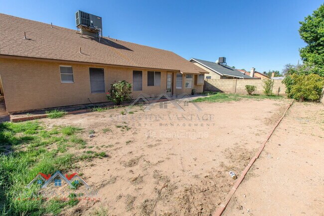 Building Photo - 3950 W Saragosa St