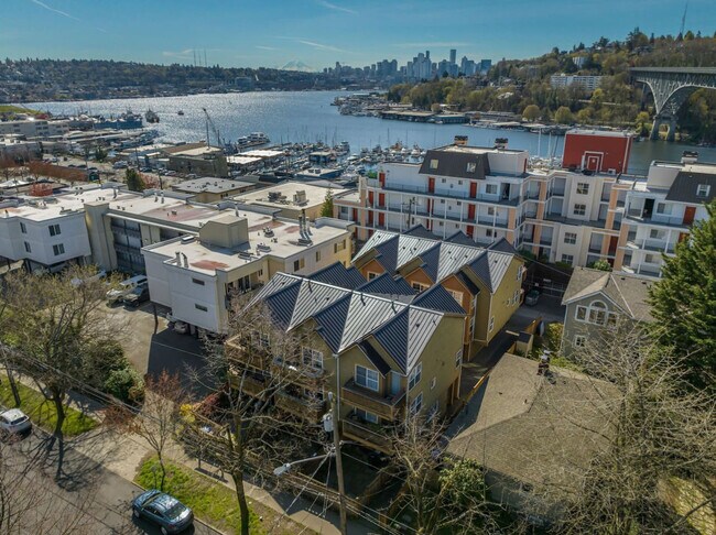 Building Photo - 931 N 35th St