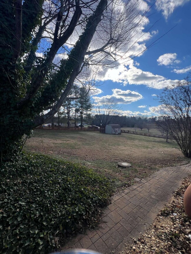 Building Photo - 1244 Mountain View Rd