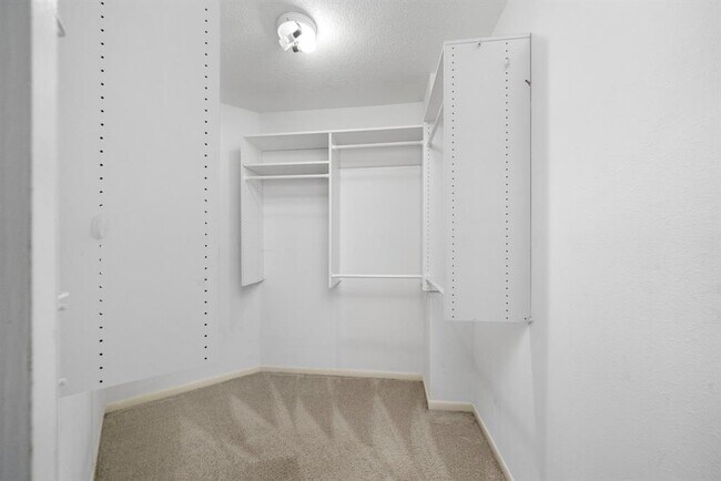 Building Photo - 202 W Greywing Cir