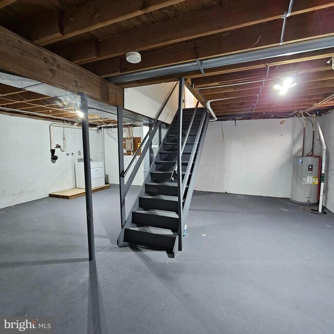 Building Photo - 1565 S Main Rd